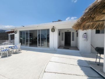 INCREIBLE PENTHOUSE CON VISTA IMPRESIONANTE A LA BAHIA DE SANTA LUCIA