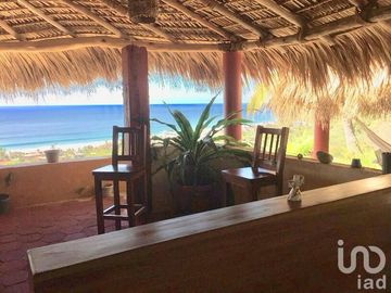 CASA EN VENTA EN ZIPOLITE, OAXACA A 400M DE LA PLAYA
