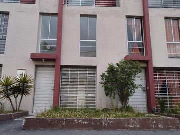 CASA EN VENTA EN CONJUNTO 