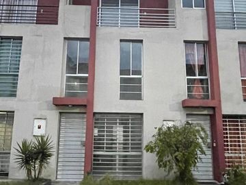 CASA EN VENTA EN CONJUNTO 