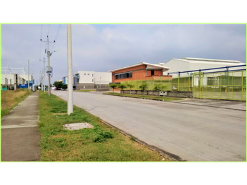 VENTA DE BODEGA CON PATIO DE MANIOBRAS  ACOPI YUMBO  VALLE