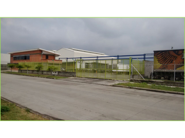 VENTA DE BODEGA CON PATIO DE MANIOBRAS  ACOPI YUMBO  VALLE
