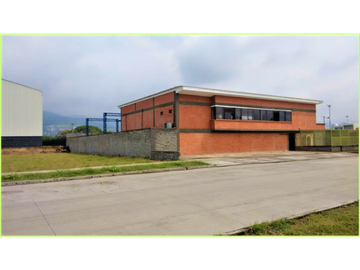 VENTA DE BODEGA CON PATIO DE MANIOBRAS  ACOPI YUMBO  VALLE