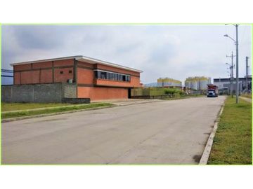 VENTA DE BODEGA CON PATIO DE MANIOBRAS  ACOPI YUMBO  VALLE