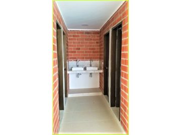 VENTA DE BODEGA CON PATIO DE MANIOBRAS  ACOPI YUMBO  VALLE