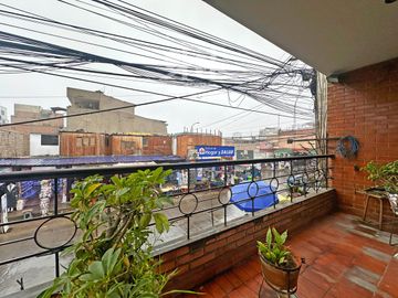 VENTA DE CASA CON UBICACION COMERCIAL ESTRATEGICA EN  MERCADO DE COVIDA - LOS OLIVOS
