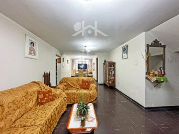 VENTA DE CASA CON UBICACION COMERCIAL ESTRATEGICA EN  MERCADO DE COVIDA - LOS OLIVOS