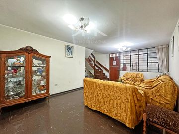 VENTA DE CASA CON UBICACION COMERCIAL ESTRATEGICA EN  MERCADO DE COVIDA - LOS OLIVOS