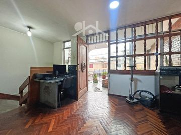 VENTA DE CASA CON UBICACION COMERCIAL ESTRATEGICA EN  MERCADO DE COVIDA - LOS OLIVOS