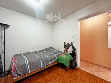 VENTA DE CASA CON UBICACION COMERCIAL ESTRATEGICA EN  MERCADO DE COVIDA - LOS OLIVOS