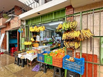 VENTA DE CASA CON UBICACION COMERCIAL ESTRATEGICA EN  MERCADO DE COVIDA - LOS OLIVOS