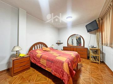 VENTA DE CASA CON UBICACION COMERCIAL ESTRATEGICA EN  MERCADO DE COVIDA - LOS OLIVOS