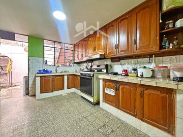 VENTA DE CASA CON UBICACION COMERCIAL ESTRATEGICA EN  MERCADO DE COVIDA - LOS OLIVOS