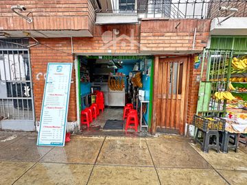 VENTA DE CASA CON UBICACION COMERCIAL ESTRATEGICA EN  MERCADO DE COVIDA - LOS OLIVOS