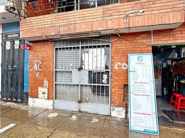 VENTA DE CASA CON UBICACION COMERCIAL ESTRATEGICA EN  MERCADO DE COVIDA - LOS OLIVOS
