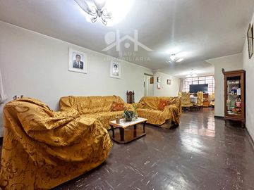 VENTA DE CASA CON UBICACION COMERCIAL ESTRATEGICA EN  MERCADO DE COVIDA - LOS OLIVOS
