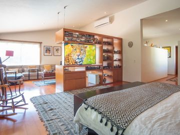 CASA EN VENTA EN FRACCIONAMIENTO LOS JALES EN ZAPOPAN CON ALBERCA Y MUY AMPLIA