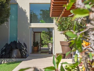 CASA EN VENTA EN FRACCIONAMIENTO LOS JALES EN ZAPOPAN CON ALBERCA Y MUY AMPLIA