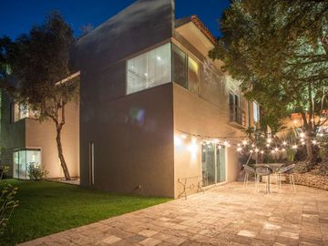 CASA EN VENTA EN FRACCIONAMIENTO LOS JALES EN ZAPOPAN CON ALBERCA Y MUY AMPLIA