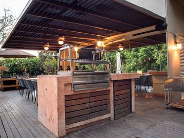 CASA EN VENTA EN FRACCIONAMIENTO LOS JALES EN ZAPOPAN CON ALBERCA Y MUY AMPLIA