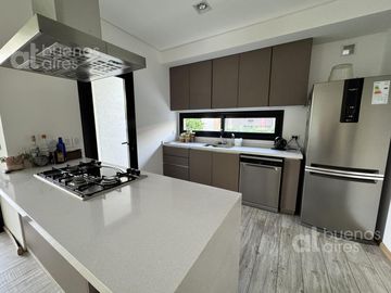 Venta, Moderna casa en Barrio los potrillos. PILAR