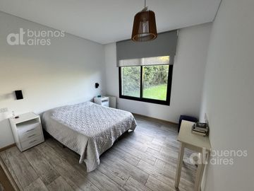 Venta, Moderna casa en Barrio los potrillos. PILAR