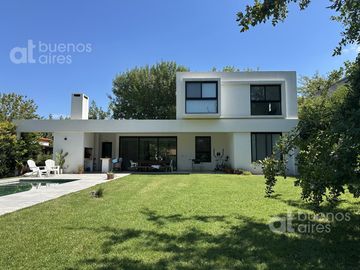 Venta, Moderna casa en Barrio los potrillos. PILAR