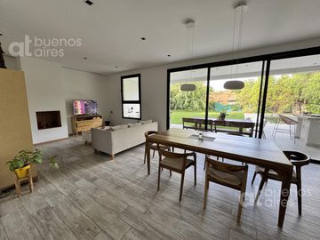 Venta, Moderna casa en Barrio los potrillos. PILAR