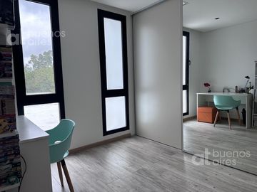 Venta, Moderna casa en Barrio los potrillos. PILAR