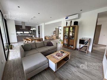 Venta, Moderna casa en Barrio los potrillos. PILAR
