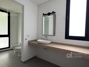 Venta, Moderna casa en Barrio los potrillos. PILAR