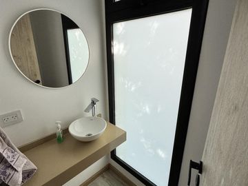 Venta, Moderna casa en Barrio los potrillos. PILAR