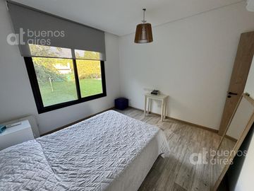 Venta, Moderna casa en Barrio los potrillos. PILAR