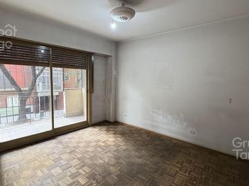 Departamento en venta, Belgrano C, 4 ambientes patio balcón