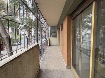Departamento en venta, Belgrano C, 4 ambientes patio balcón