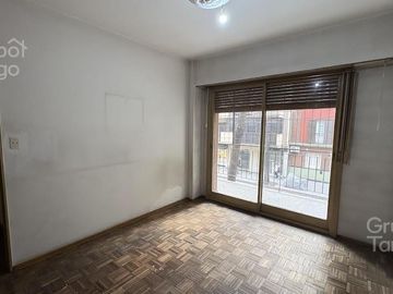 Departamento en venta, Belgrano C, 4 ambientes patio balcón