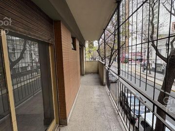 Departamento en venta, Belgrano C, 4 ambientes patio balcón