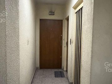 Departamento en venta, Belgrano C, 4 ambientes patio balcón
