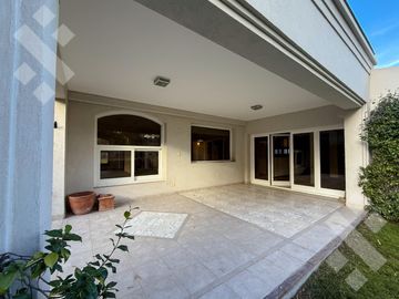 Venta casa 3 dorm Bº Rincón Club de Campo