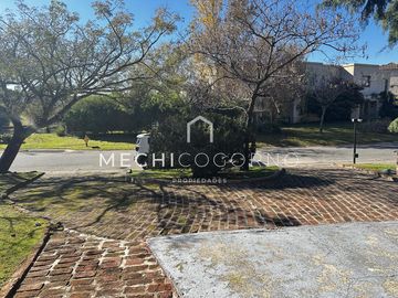 Casa en venta 3 dormitorios pileta San Agustín Villa Nueva