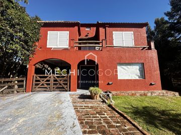 Casa en venta 3 dormitorios pileta San Agustín Villa Nueva