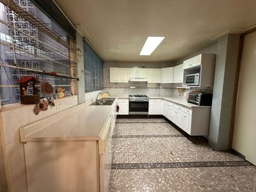 Departamento con Balcón en Venta en Polanco PARA REMODELAR.
