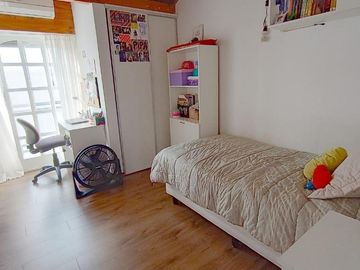 Venta DEPARTAMENTO 4 AMBIENTES en Duplex con Cochera fija techada- San Isidro