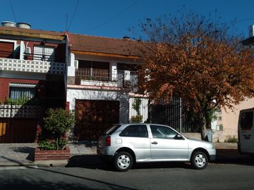 HERMOSA CASA EN ZONA RESIDENCIAL DE FLORESTA