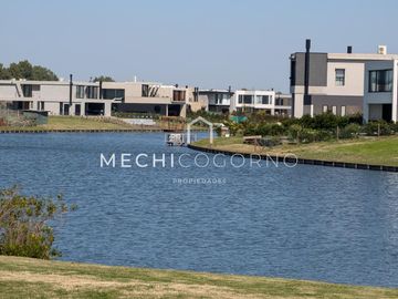 Casa en venta de 4 dormitorios en Carpinchos, Nordelta