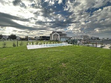 Casa en venta de 4 dormitorios en Carpinchos, Nordelta
