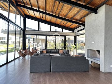 Casa en venta de 4 dormitorios en Carpinchos, Nordelta