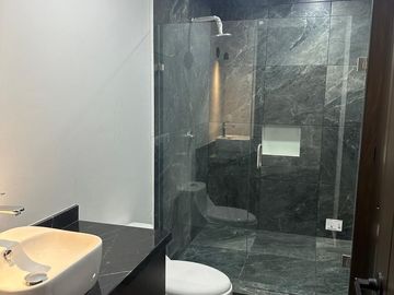VENTA DE CASA LA ANTIGUA CEMENTERA CUATRO RECAMARAS CON BAÑO COMPLETO CADA UNA