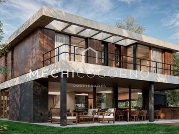 Casa en venta de 5 dormitorios y pileta en Carpinchos, Nordelta