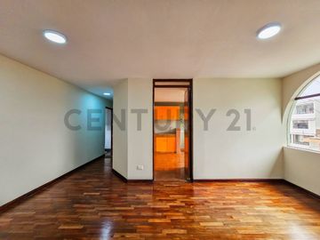 Tu nuevo hogar con luz natural y vista externa en Santa Catalina